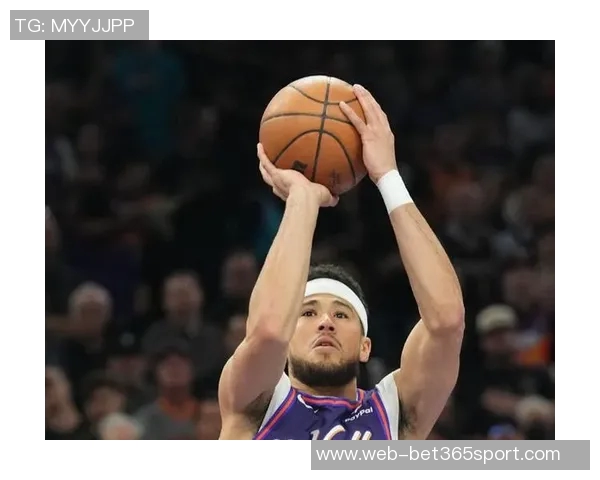 古德温称赞布克为天生竞争者强调其在球队中的领导力与严格要求