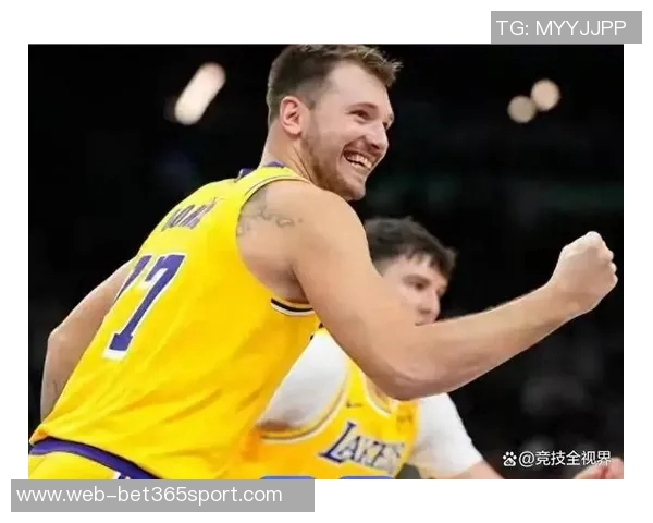 詹姆斯称赞东契奇身体状态出色有助于赛后恢复表现提升 詹姆斯称赞东契奇身体状态出色有助于赛后恢复表现提升