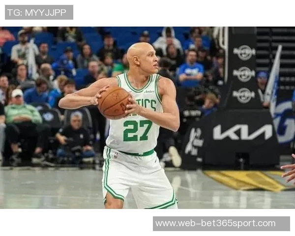 杰伦布朗赞沃尔什表现出色防守与关键投篮双双奏效