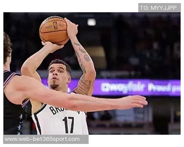 浓眉状态低迷半场表现不佳仅得8分7板并出现两次失误